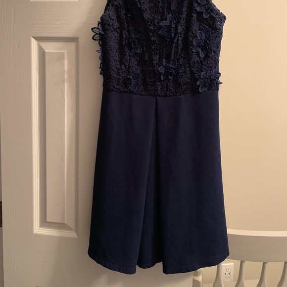 Dresses - Picture 8 of 8